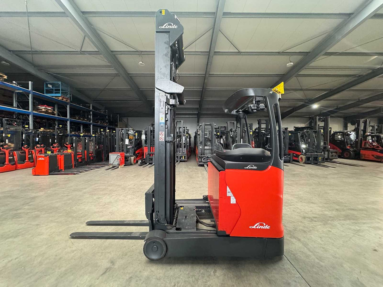 2016 SERVICE+UVV 10/2026 LINDE R16 TRIPLEX 796CM REACH TRUCK FORK ADJUSTER ELECTRIC FORKLIFT - Gaffeltruck: billede 4 2016 SERVICE+UVV 10/2026 LINDE R16 TRIPLEX 796CM REACH TRUCK FORK ADJUSTER ELECTRIC FORKLIFT - Gaffeltruck: billede 4