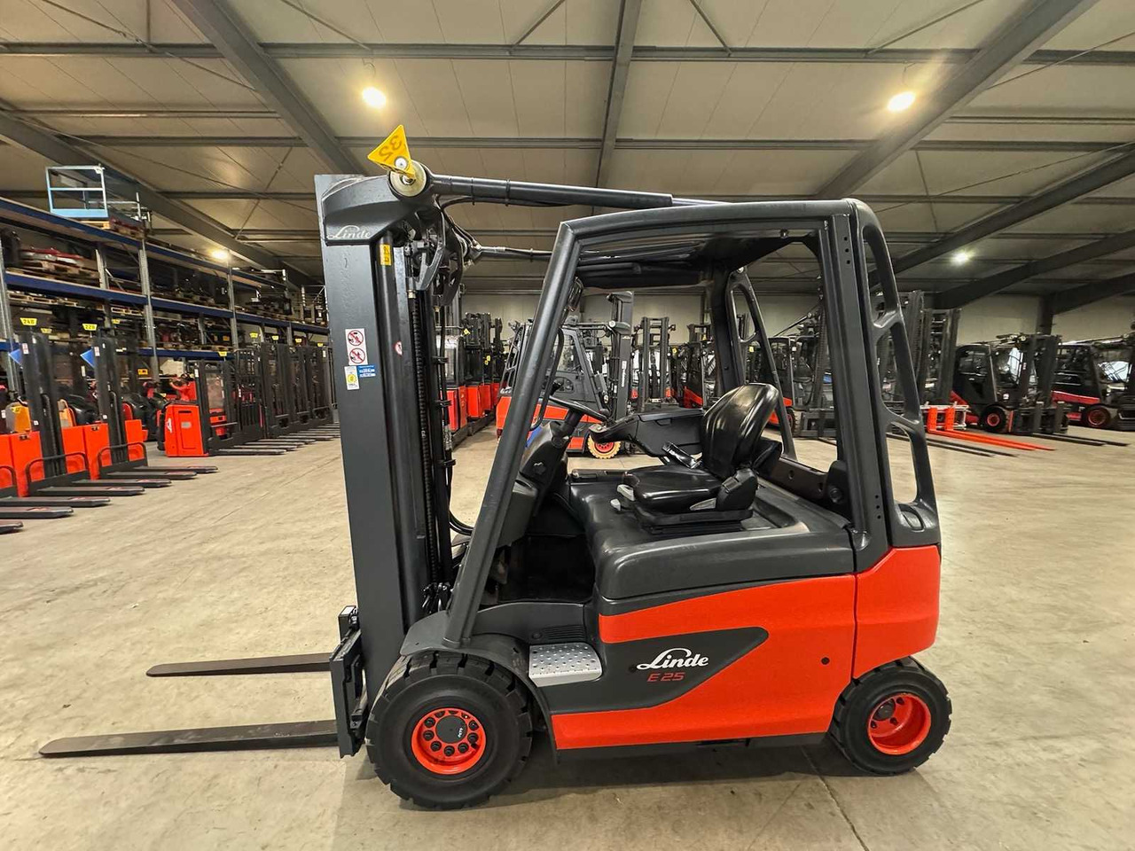 2016 SERVICE + UVV 12/2026 LINDE E25 2,500KG 4X TIRES NEW ELECTRIC FORKLIFT 10,007 HOURS - Gaffeltruck: billede 1 2016 SERVICE + UVV 12/2026 LINDE E25 2,500KG 4X TIRES NEW ELECTRIC FORKLIFT 10,007 HOURS - Gaffeltruck: billede 1