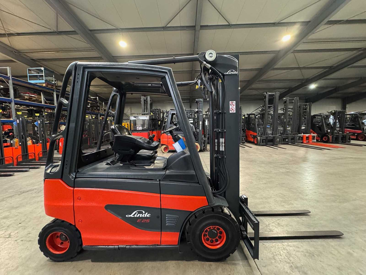 2016 SERVICE + UVV 12/2026 LINDE E25 2,500KG 4X TIRES NEW ELECTRIC FORKLIFT 10,007 HOURS - Gaffeltruck: billede 5 2016 SERVICE + UVV 12/2026 LINDE E25 2,500KG 4X TIRES NEW ELECTRIC FORKLIFT 10,007 HOURS - Gaffeltruck: billede 5