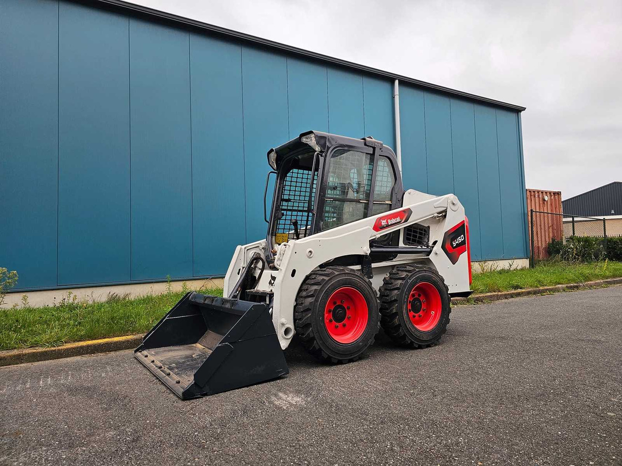 2023 BOBCAT S450 SKID STEER LOADER - Skridstyret minilæsser på bånd: billede 1 2023 BOBCAT S450 SKID STEER LOADER - Skridstyret minilæsser på bånd: billede 1