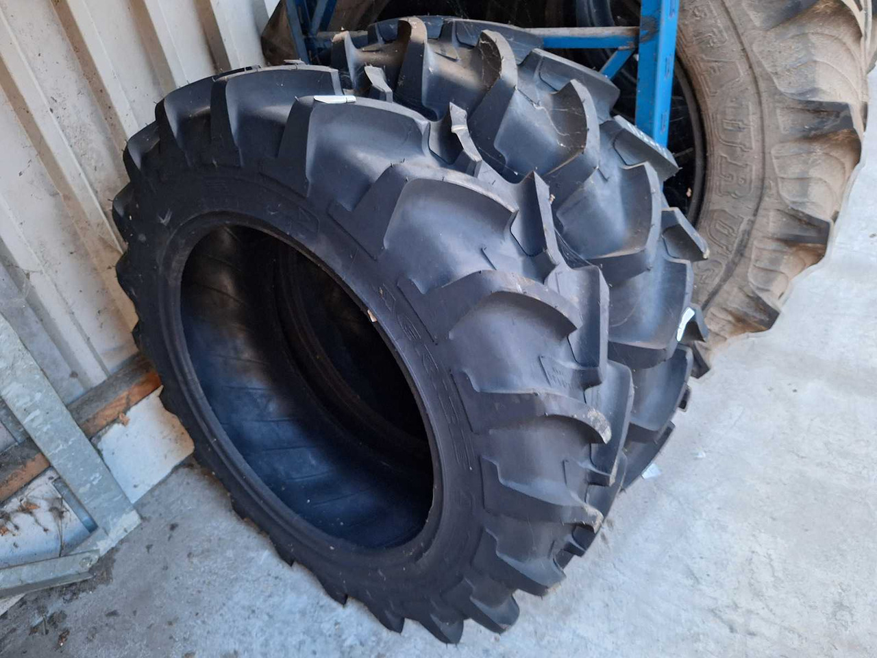 2x tractor tire Michelin 11.2-28 NEW - Dæk og fælge for Traktor: billede 1 2x tractor tire Michelin 11.2-28 NEW - Dæk og fælge for Traktor: billede 1