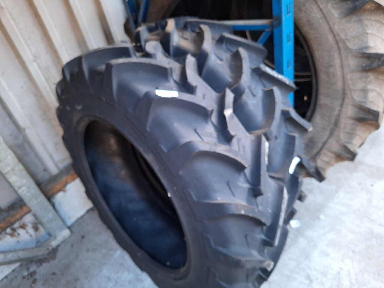 2x tractor tire Michelin 11.2-28 NEW - Dæk og fælge for Traktor: billede 2 2x tractor tire Michelin 11.2-28 NEW - Dæk og fælge for Traktor: billede 2