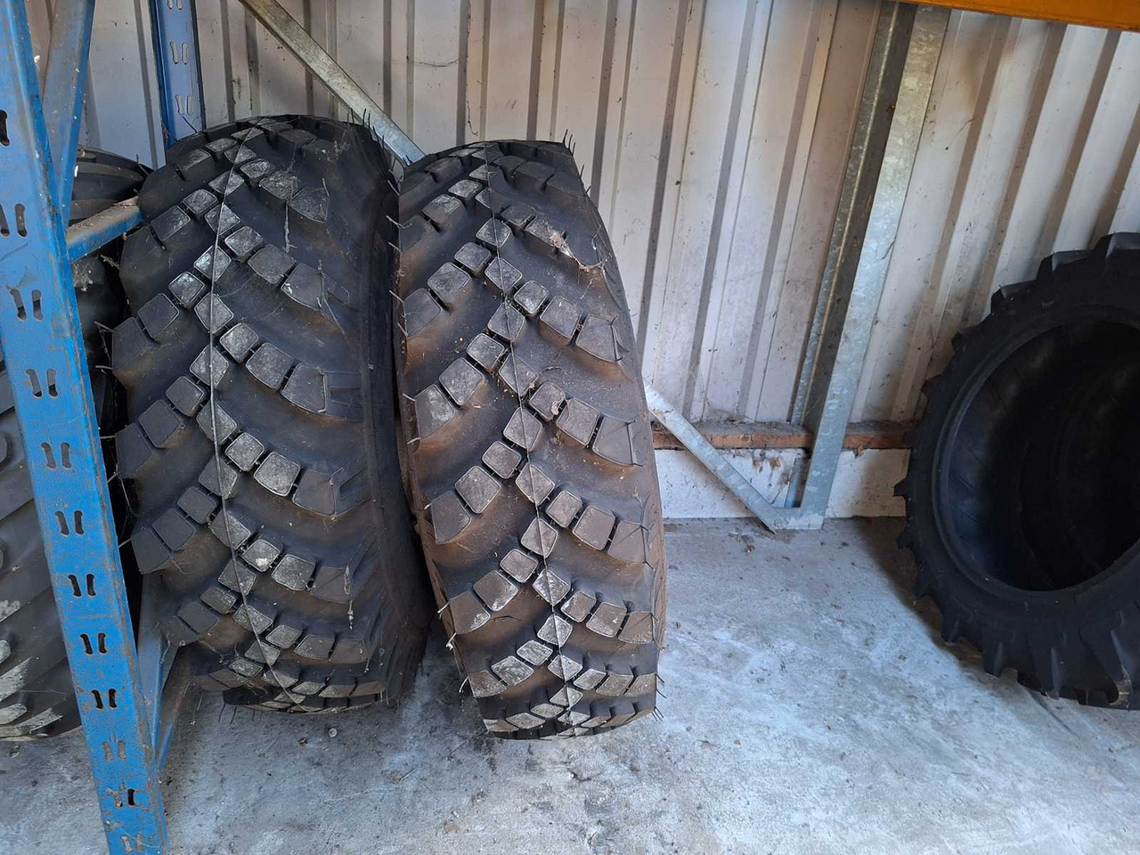 Agricultural tire loader 370-508/1400-20 on rims 8 holes NEW 2x - Dæk og fælge for Traktor: billede 1 Agricultural tire loader 370-508/1400-20 on rims 8 holes NEW 2x - Dæk og fælge for Traktor: billede 1