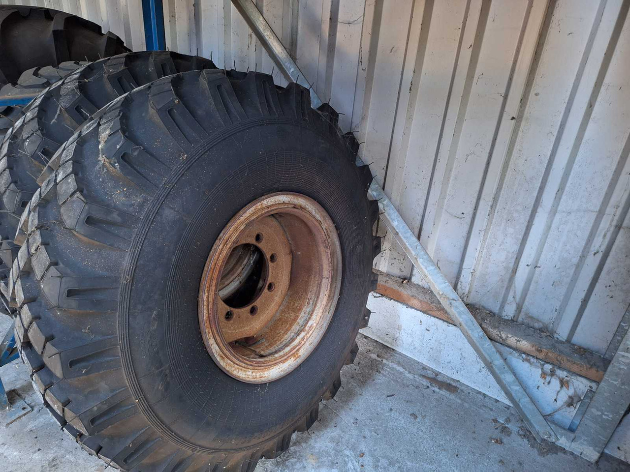Agricultural tire loader 370-508/1400-20 on rims 8 holes NEW 2x - Dæk og fælge for Traktor: billede 3 Agricultural tire loader 370-508/1400-20 on rims 8 holes NEW 2x - Dæk og fælge for Traktor: billede 3
