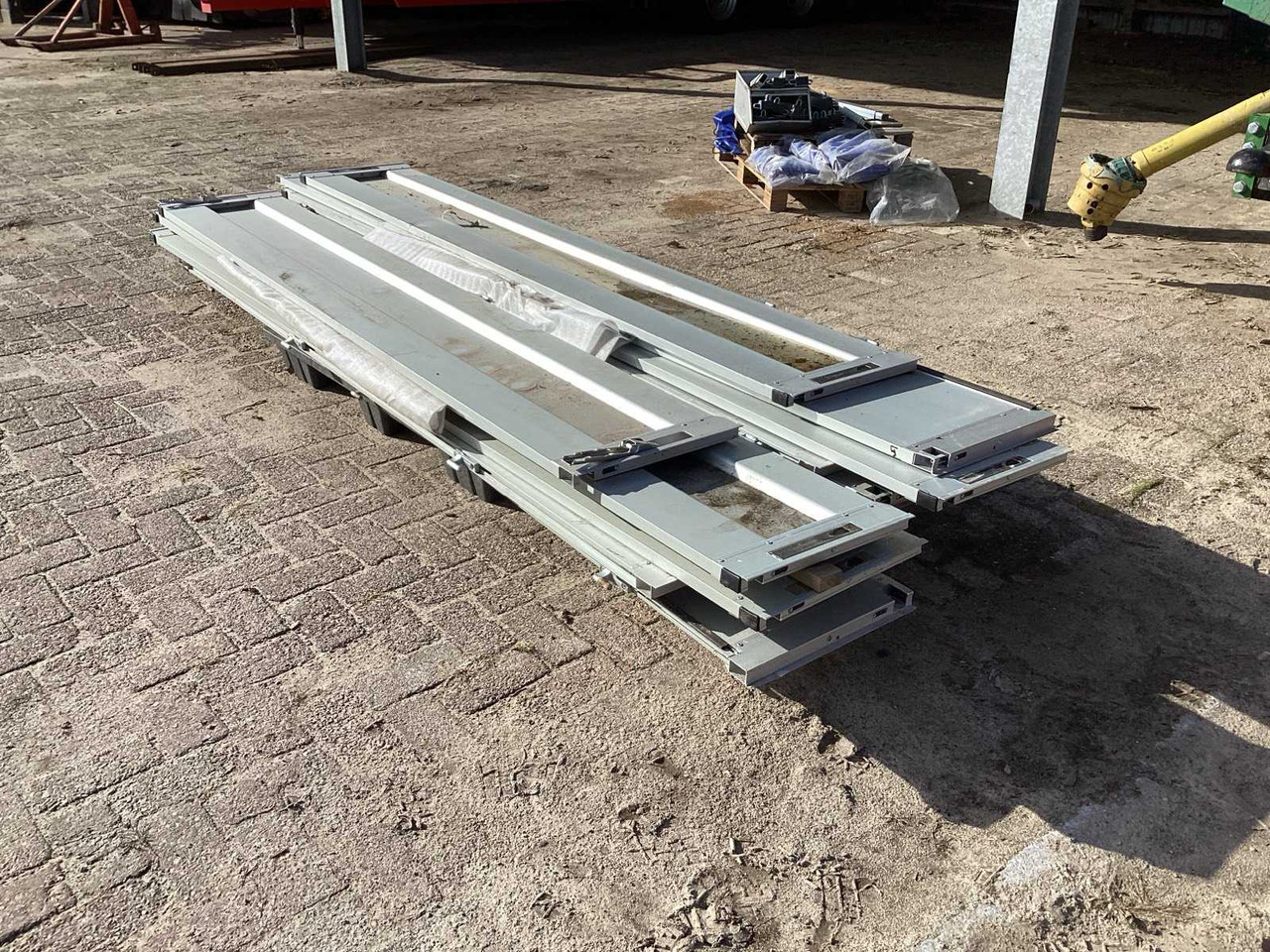 TRAILER PARTS AND ACCESSORIES - Anhænger: billede 3 TRAILER PARTS AND ACCESSORIES - Anhænger: billede 3