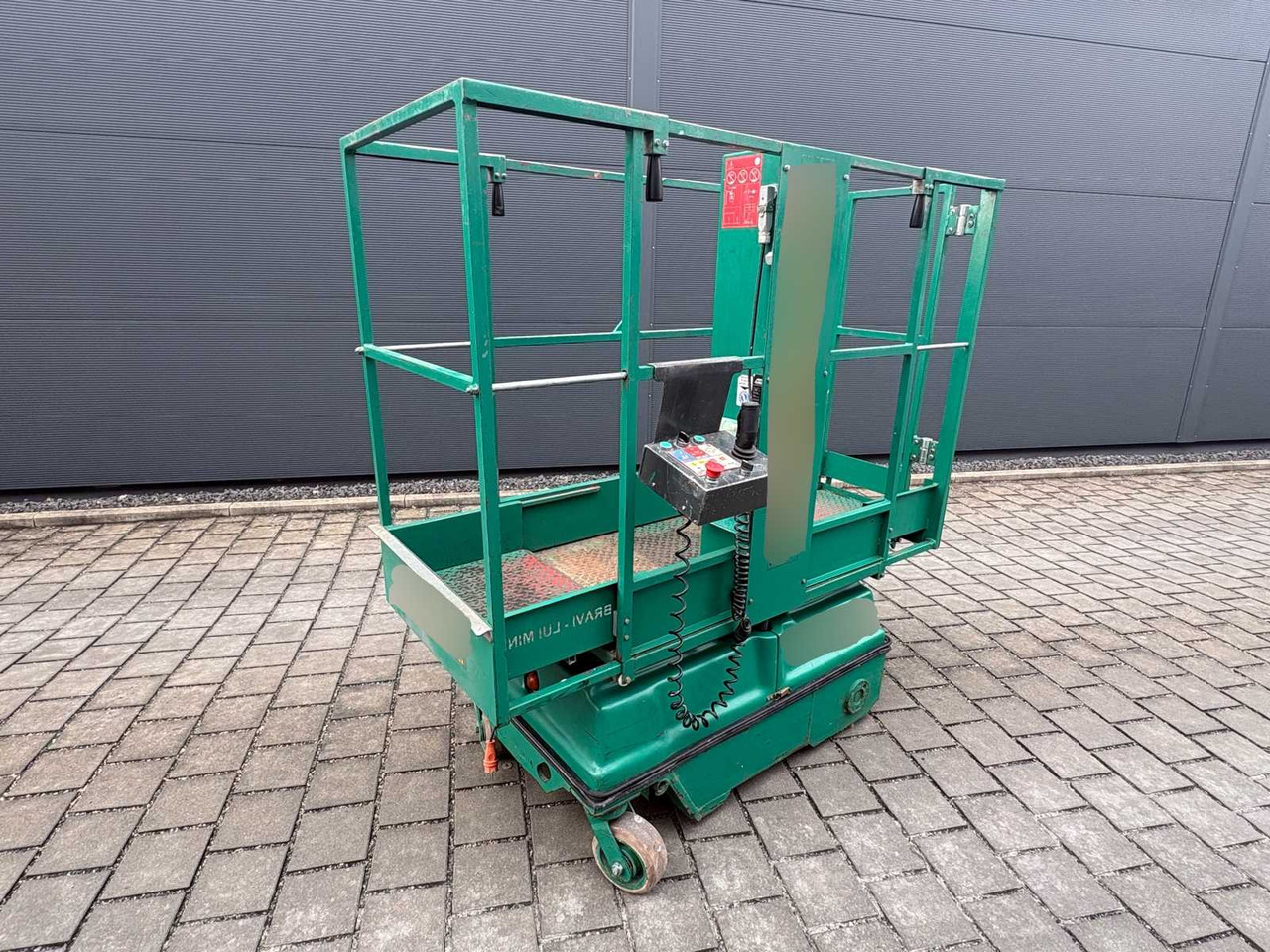 BRAVIISOL LUI M. S.I - AERIAL WORK PLATFORM / MAST LIFT (2010) - Lift: billede 2 BRAVIISOL LUI M. S.I - AERIAL WORK PLATFORM / MAST LIFT (2010) - Lift: billede 2