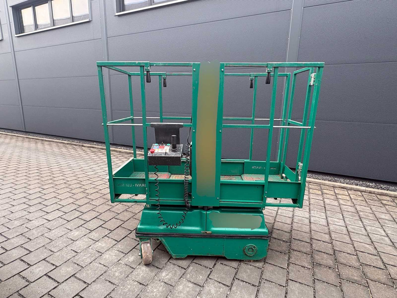 BRAVIISOL LUI M. S.I - AERIAL WORK PLATFORM / MAST LIFT (2010) - Lift: billede 1 BRAVIISOL LUI M. S.I - AERIAL WORK PLATFORM / MAST LIFT (2010) - Lift: billede 1