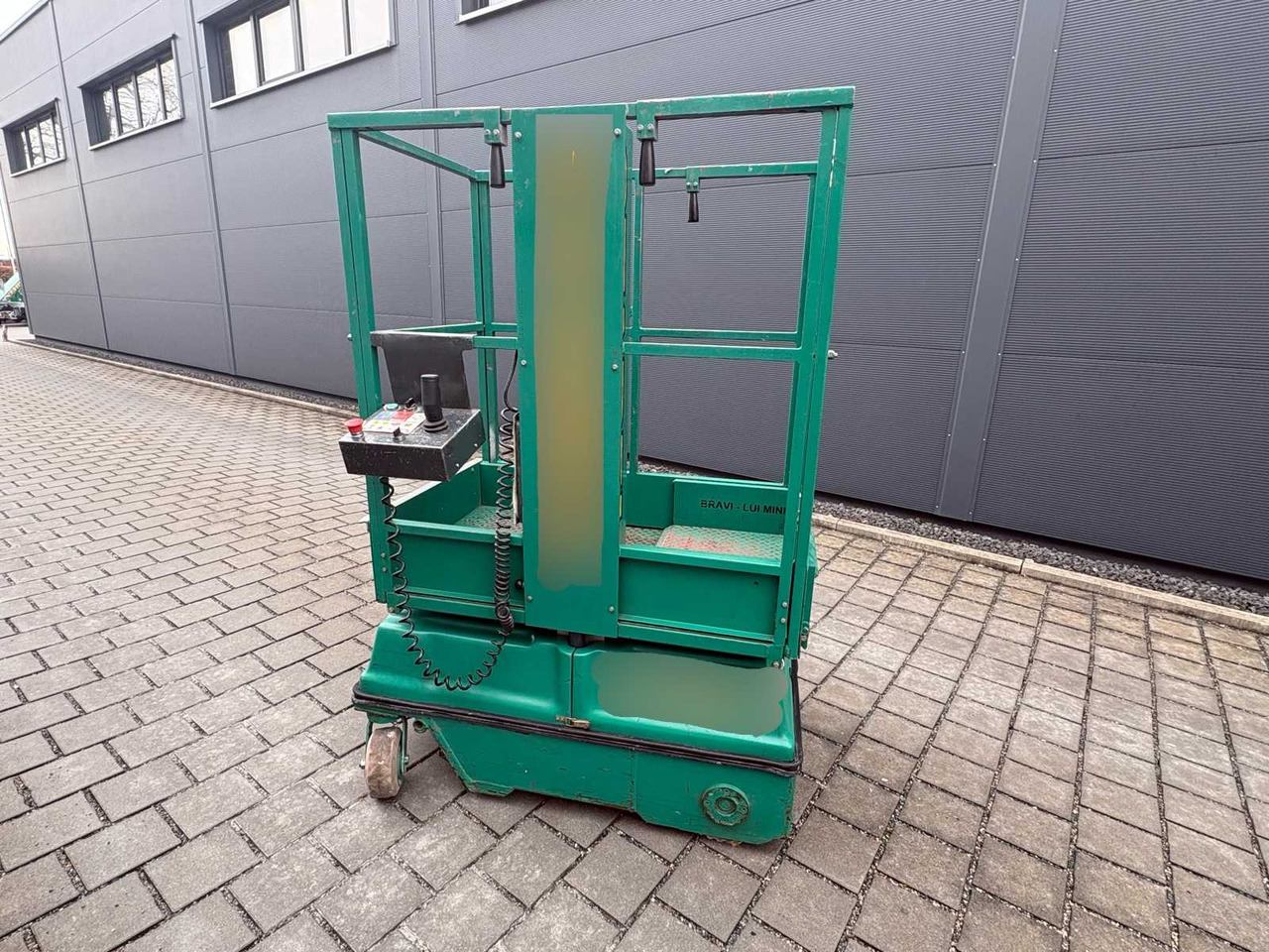 BRAVIISOL LUI M. S.I - AERIAL WORK PLATFORM / MAST LIFT (2010) - Lift: billede 3 BRAVIISOL LUI M. S.I - AERIAL WORK PLATFORM / MAST LIFT (2010) - Lift: billede 3