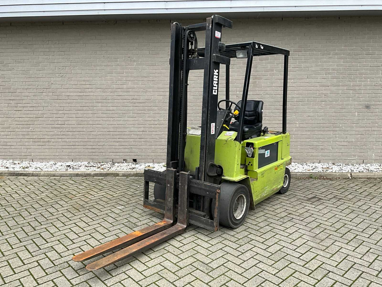 CLARK - EM30S - FORKLIFT - Gaffeltruck: billede 1 CLARK - EM30S - FORKLIFT - Gaffeltruck: billede 1