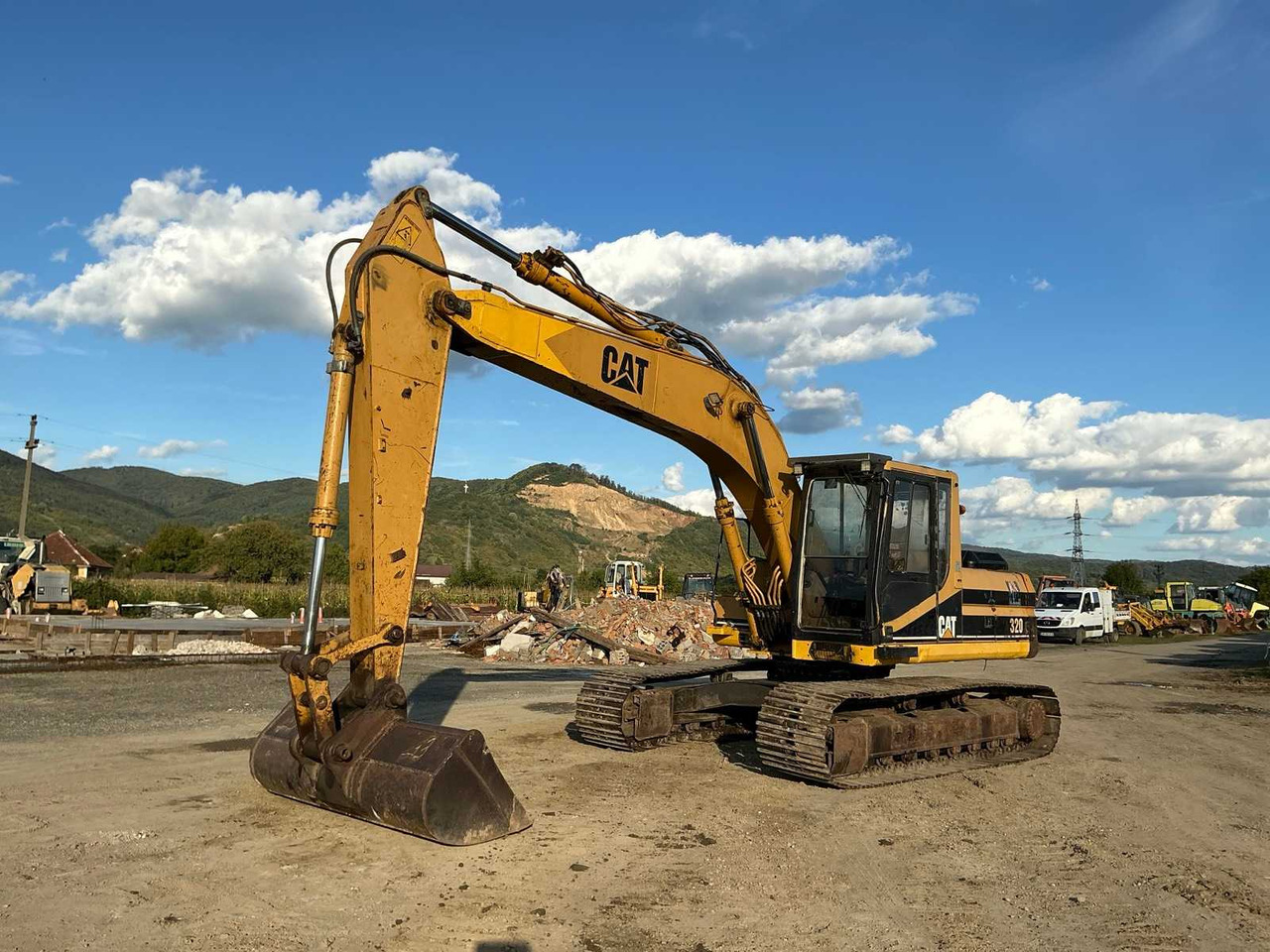 Caterpillar 320 L - Bæltegravemaskine: billede 1 Caterpillar 320 L - Bæltegravemaskine: billede 1