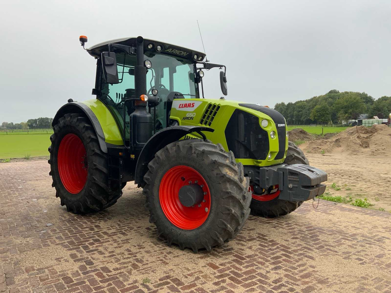 Claas Arion 650 - Traktor: billede 2 Claas Arion 650 - Traktor: billede 2