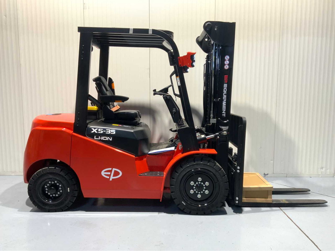 EP 3500KG LIFTING CAPACITY- 4.8 METER PLYWOOD, FREE-LIFT, SIDE-SHIFT FORKLIFT - Gaffeltruck: billede 5 EP 3500KG LIFTING CAPACITY- 4.8 METER PLYWOOD, FREE-LIFT, SIDE-SHIFT FORKLIFT - Gaffeltruck: billede 5