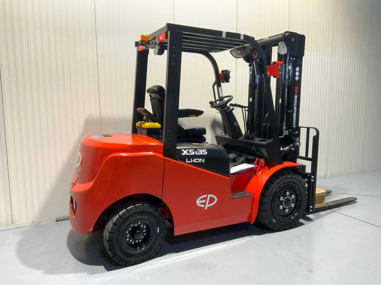 EP 3500KG LIFTING CAPACITY- 4.8 METER PLYWOOD, FREE-LIFT, SIDE-SHIFT FORKLIFT - Gaffeltruck: billede 4 EP 3500KG LIFTING CAPACITY- 4.8 METER PLYWOOD, FREE-LIFT, SIDE-SHIFT FORKLIFT - Gaffeltruck: billede 4