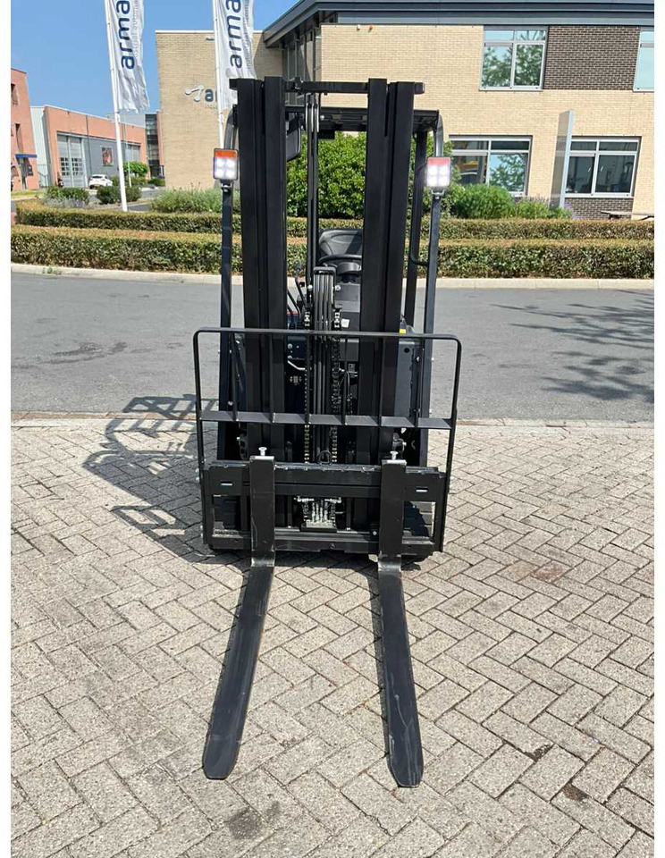 EP EFS 151 - 4.35 METER TRIPLEX - LI-ION - FREE-LIFT - SIDE-SHIFT - FORKLIFT - Gaffeltruck: billede 4 EP EFS 151 - 4.35 METER TRIPLEX - LI-ION - FREE-LIFT - SIDE-SHIFT - FORKLIFT - Gaffeltruck: billede 4