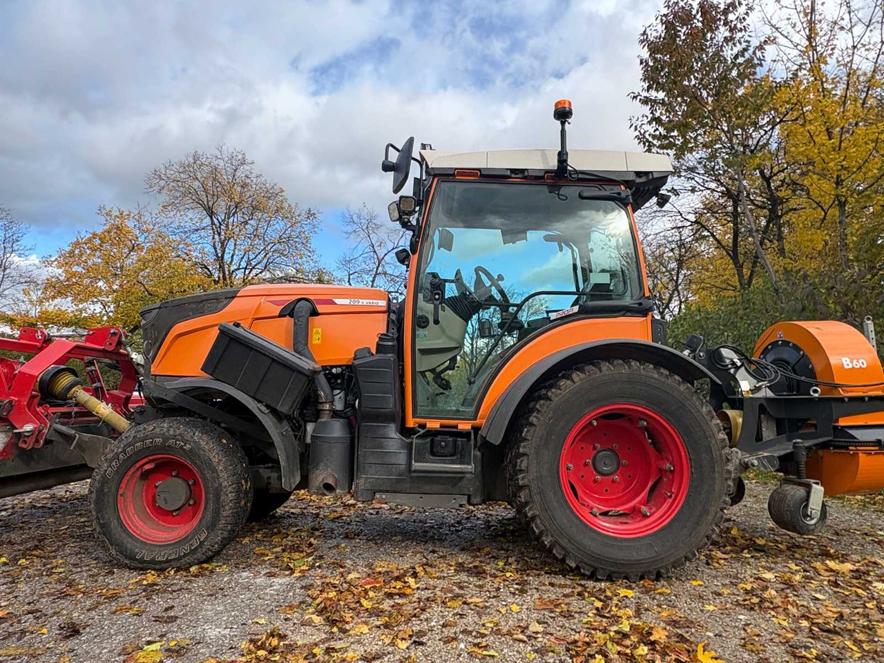 FENDT 209 V VARIO FARM TRACTOR WITH ALL-WHEEL DRIVE - Traktor: billede 2 FENDT 209 V VARIO FARM TRACTOR WITH ALL-WHEEL DRIVE - Traktor: billede 2