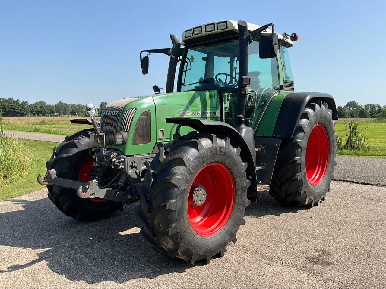 Fendt 2001 FENDT FAVORIT 716 VARIO ALL-WHEEL DRIVE FARM TRACTOR - Traktor: billede 2 Fendt 2001 FENDT FAVORIT 716 VARIO ALL-WHEEL DRIVE FARM TRACTOR - Traktor: billede 2