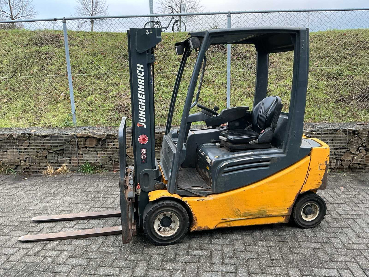 JUNGHEINRICH EFG 320 FORKLIFT - Gaffeltruck: billede 1 JUNGHEINRICH EFG 320 FORKLIFT - Gaffeltruck: billede 1