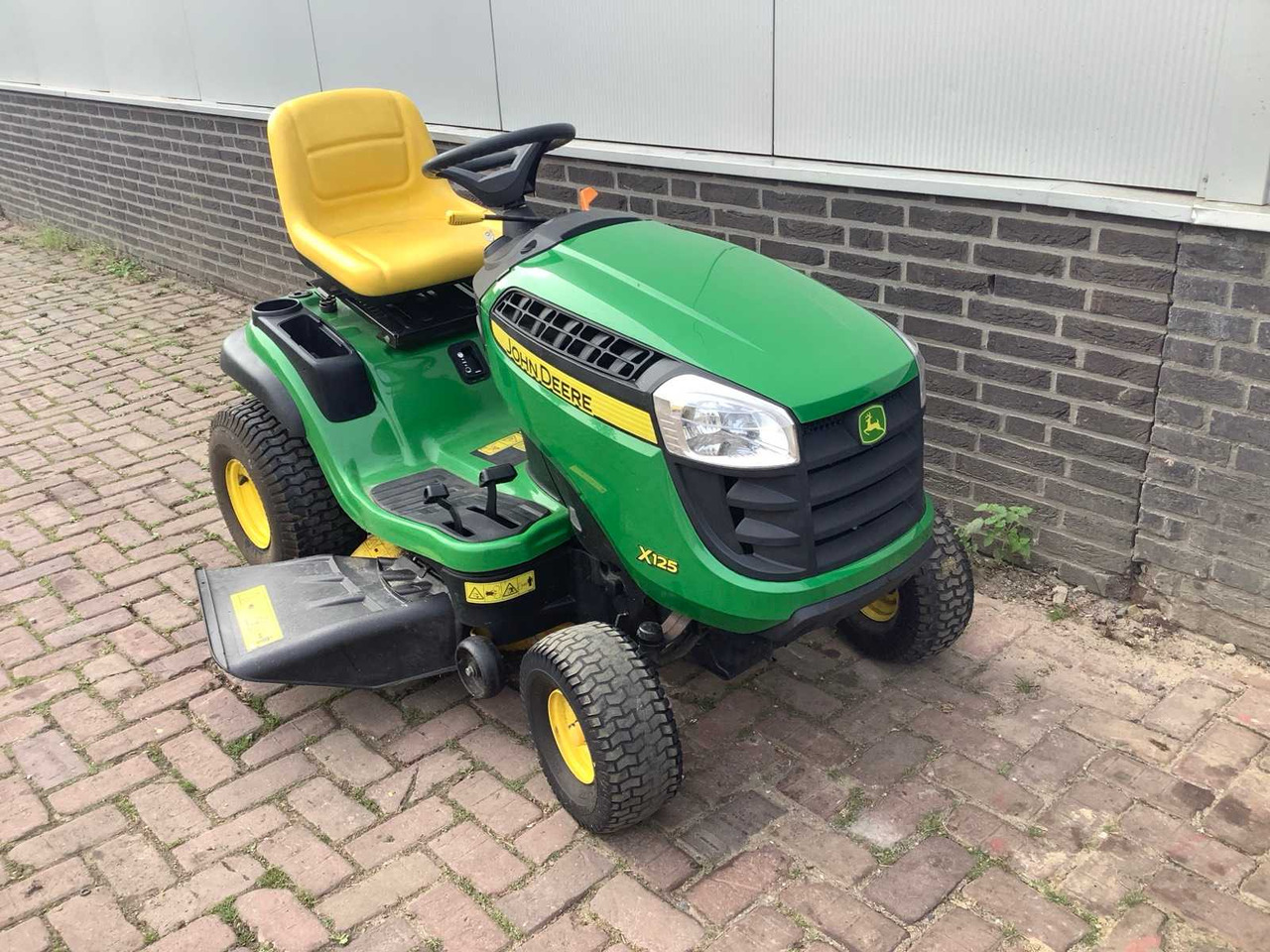 John Deere x125 - Plæneklipper: billede 1 John Deere x125 - Plæneklipper: billede 1