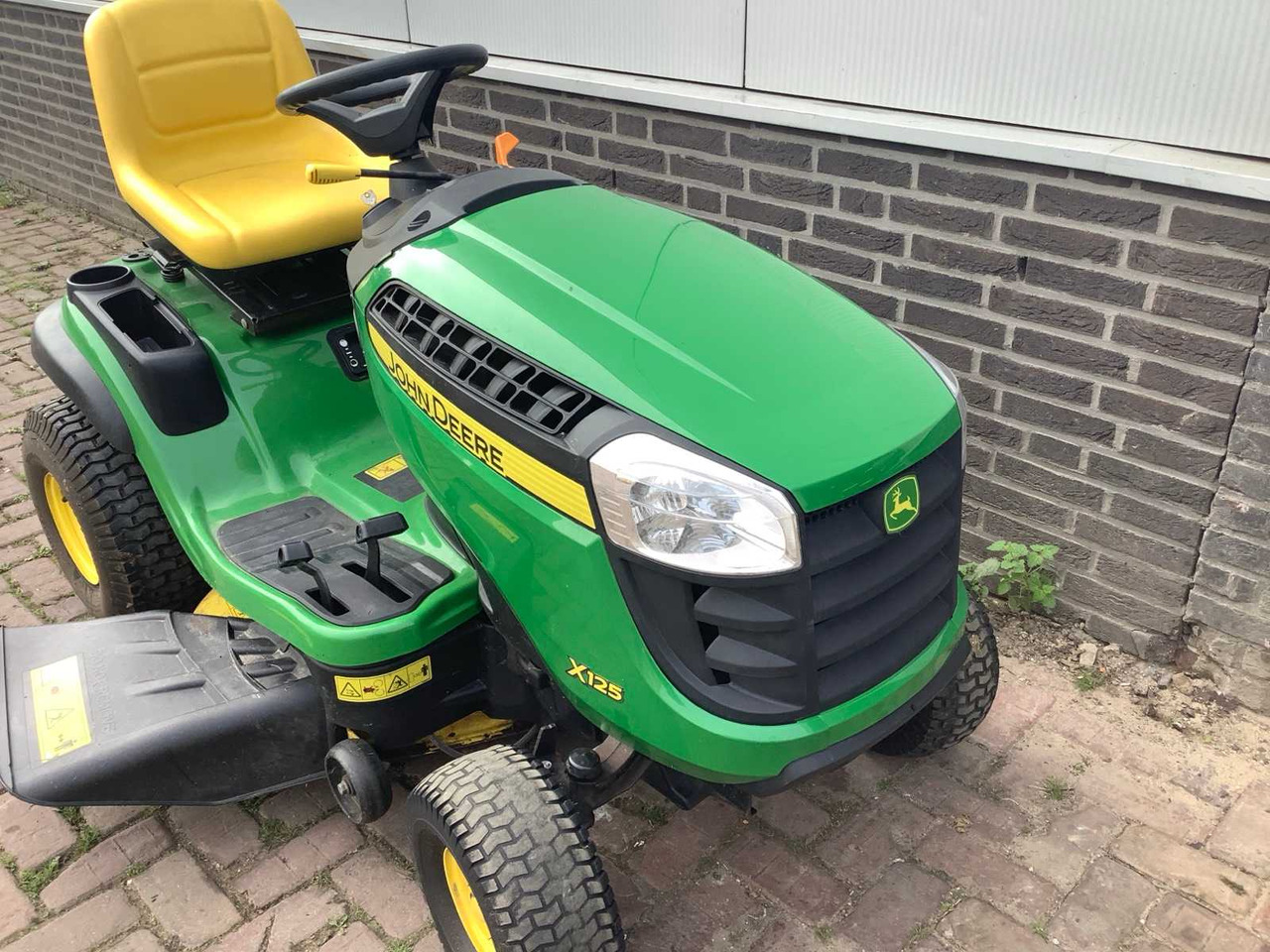 John Deere x125 - Plæneklipper: billede 4 John Deere x125 - Plæneklipper: billede 4