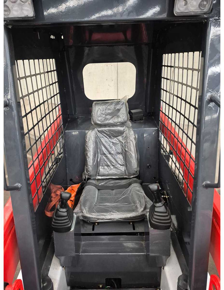 LADYS - 2025 - LA670 - SKID STEER LOADER - Skridstyret minilæsser på bånd: billede 2 LADYS - 2025 - LA670 - SKID STEER LOADER - Skridstyret minilæsser på bånd: billede 2