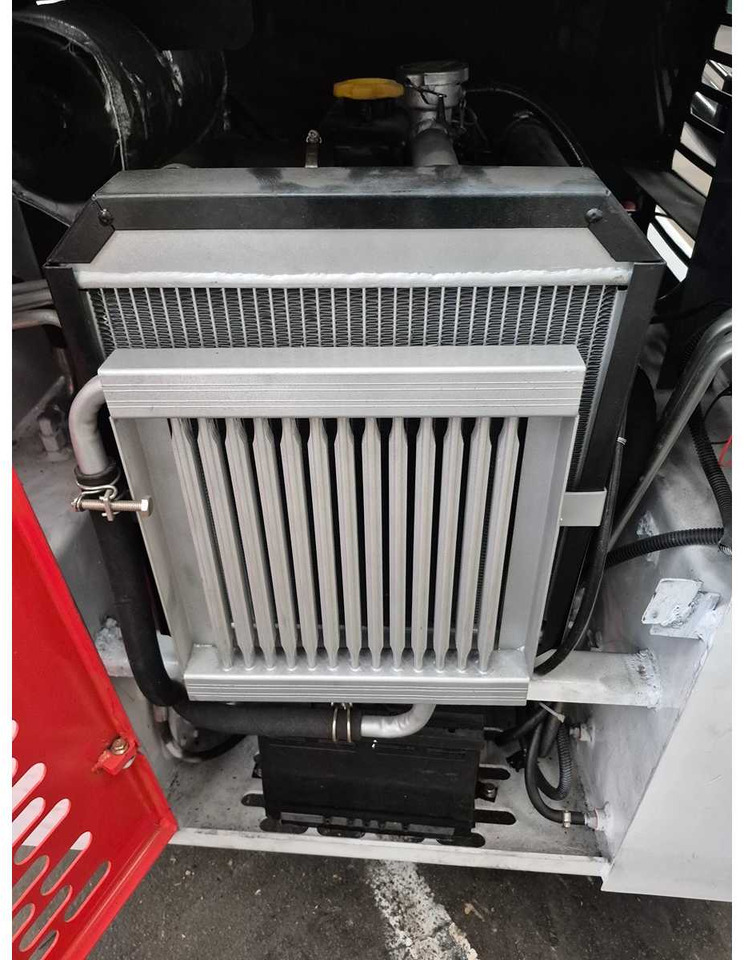 LADYS - 2025 - LA670 - SKID STEER LOADER - Skridstyret minilæsser på bånd: billede 4 LADYS - 2025 - LA670 - SKID STEER LOADER - Skridstyret minilæsser på bånd: billede 4