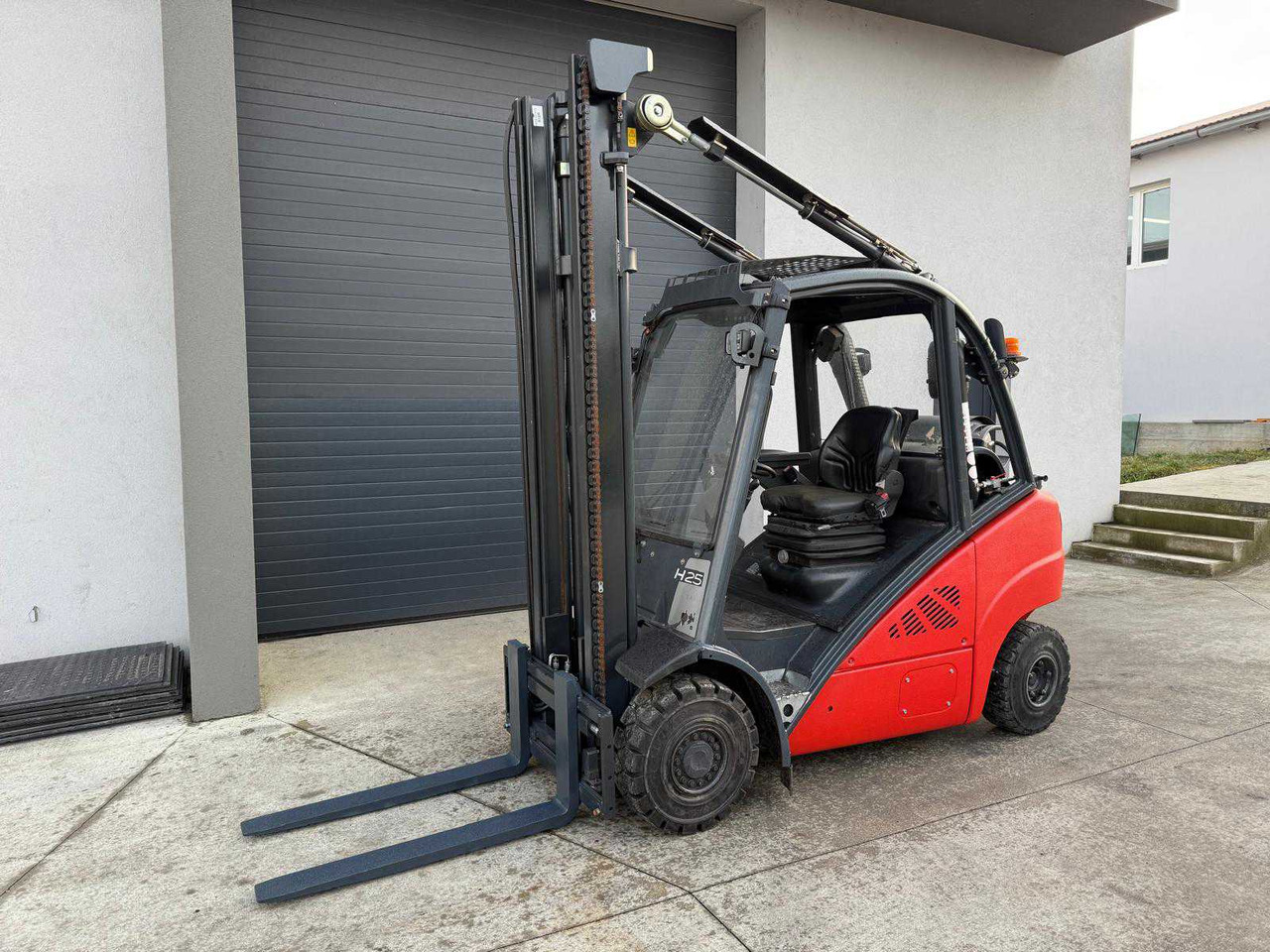 LINDE - H25T-01 - FORKLIFT TRUCKS - 2011 - Gaffeltruck: billede 1 LINDE - H25T-01 - FORKLIFT TRUCKS - 2011 - Gaffeltruck: billede 1
