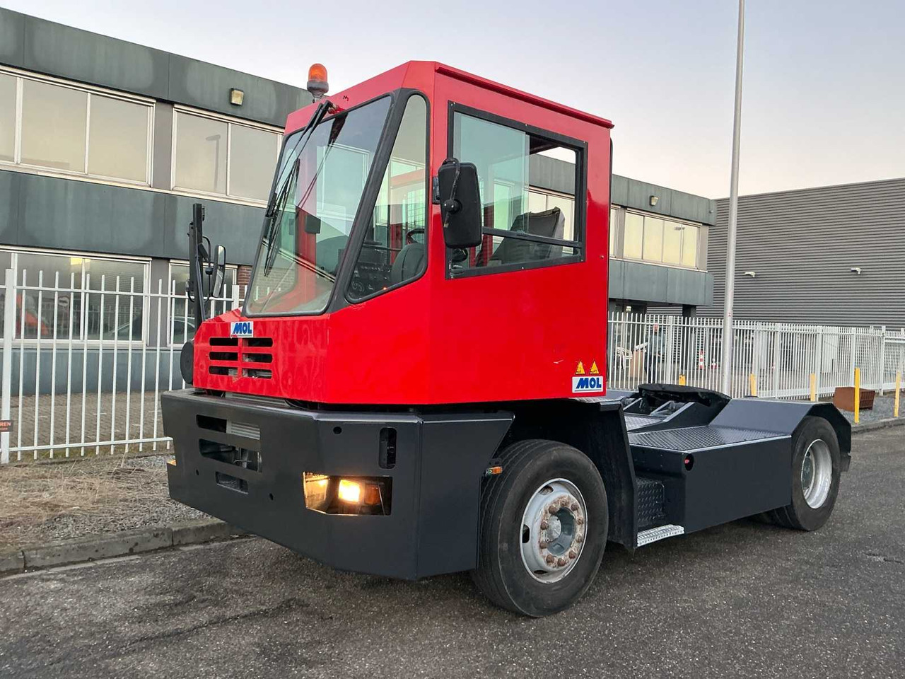 2005 MOL YT200/4X2 TERMINAL TRUCK - Lastbil: billede 1 2005 MOL YT200/4X2 TERMINAL TRUCK - Lastbil: billede 1