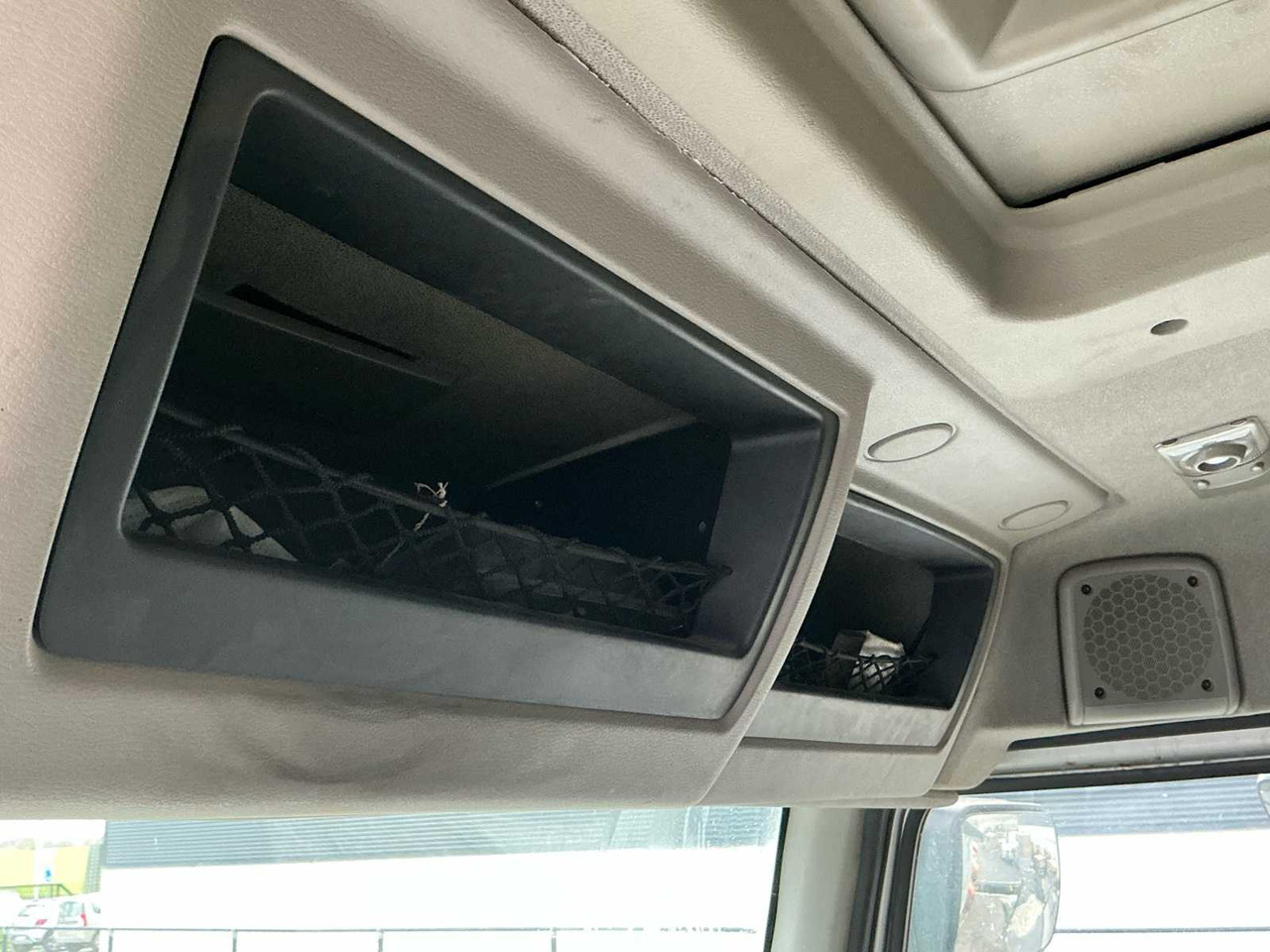 Lastbil 2011 RENAULT KERAX 460 TRIDEM TRUCK WITH CRANE AND CONTAINER: billede 16