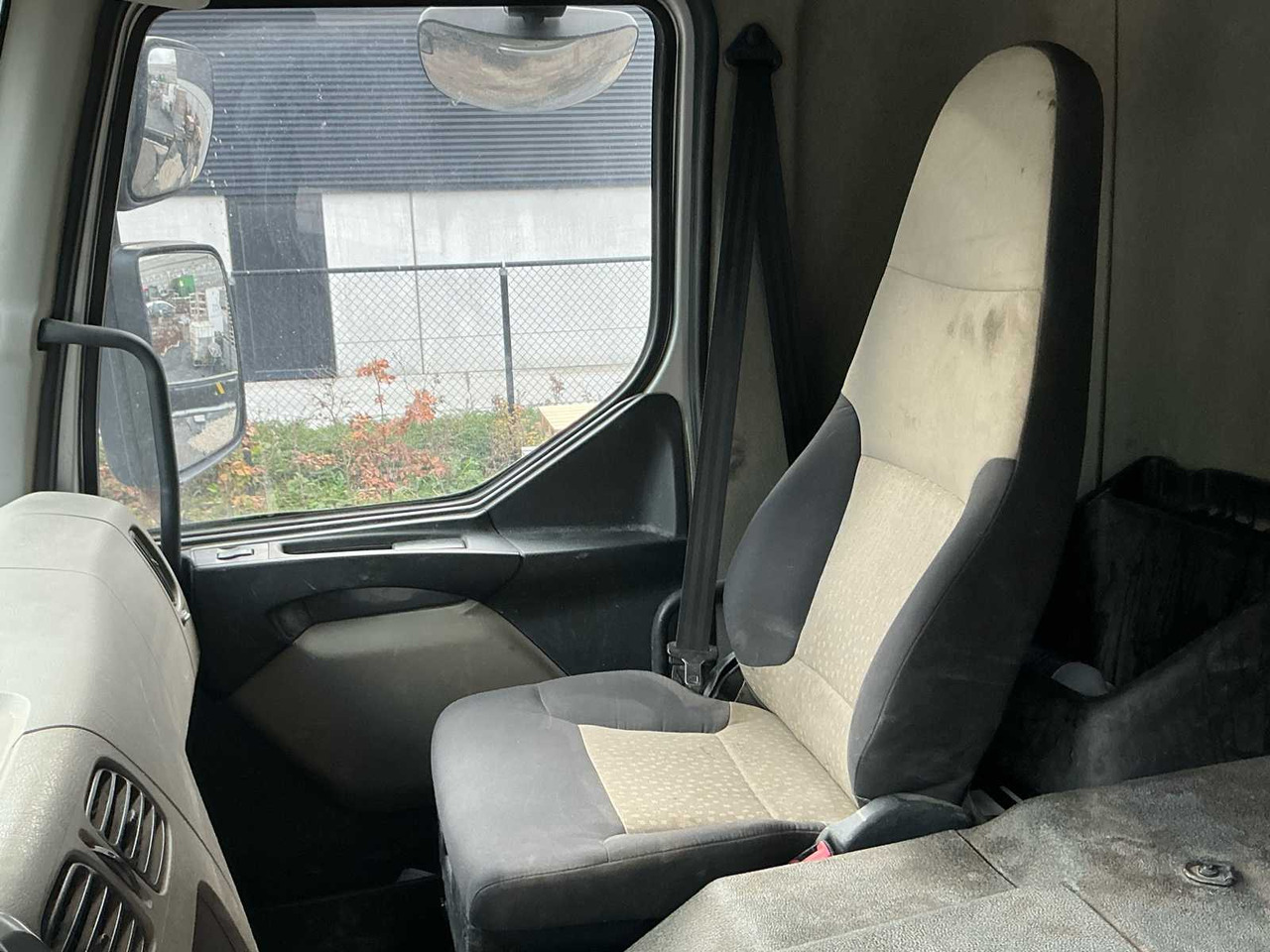 Lastbil 2011 RENAULT KERAX 460 TRIDEM TRUCK WITH CRANE AND CONTAINER: billede 19