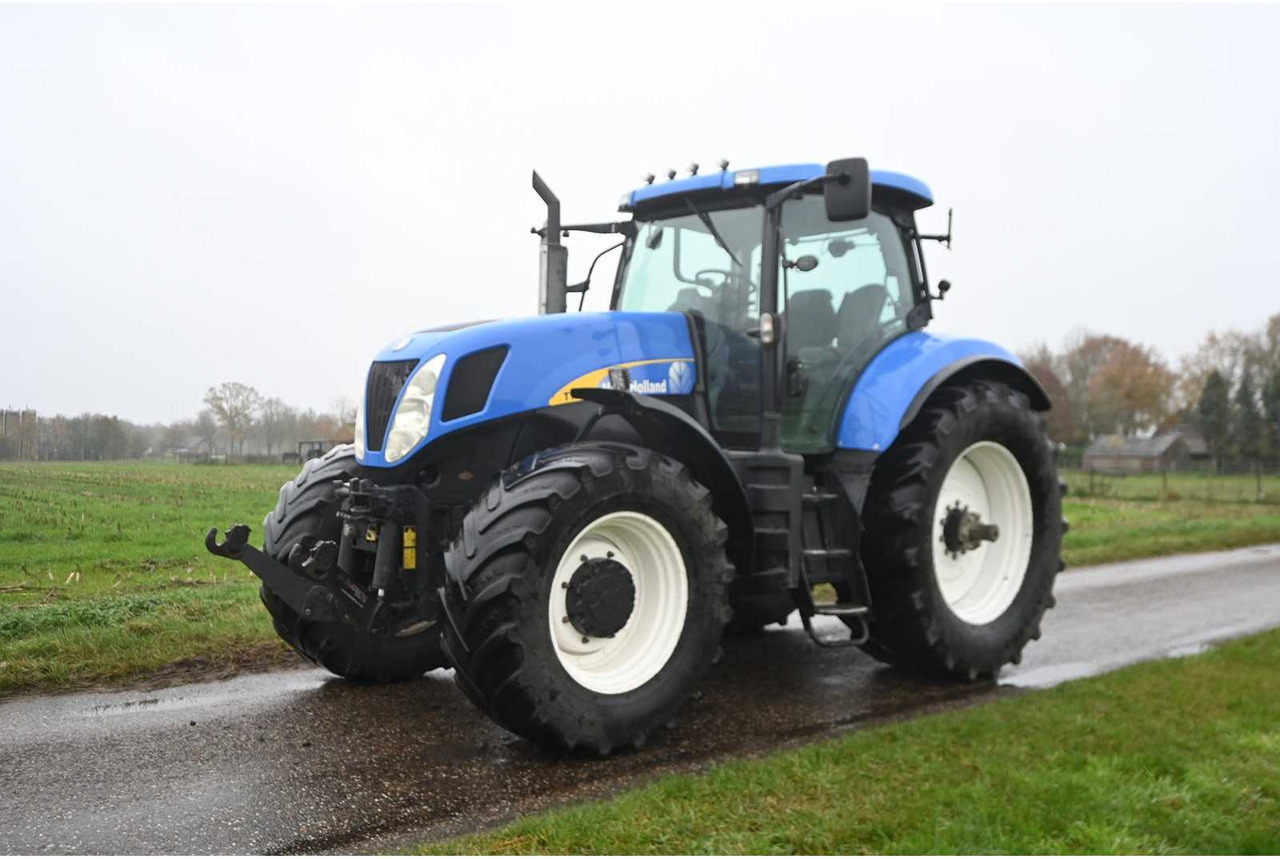 NEW HOLLAND - 2007 - T7030 - ALL-WHEEL DRIVE FARM TRACTOR - Traktor: billede 2 NEW HOLLAND - 2007 - T7030 - ALL-WHEEL DRIVE FARM TRACTOR - Traktor: billede 2