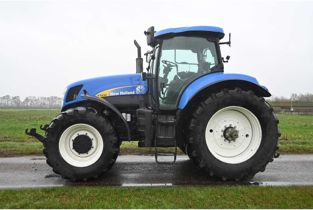 NEW HOLLAND - 2007 - T7030 - ALL-WHEEL DRIVE FARM TRACTOR - Traktor: billede 3 NEW HOLLAND - 2007 - T7030 - ALL-WHEEL DRIVE FARM TRACTOR - Traktor: billede 3