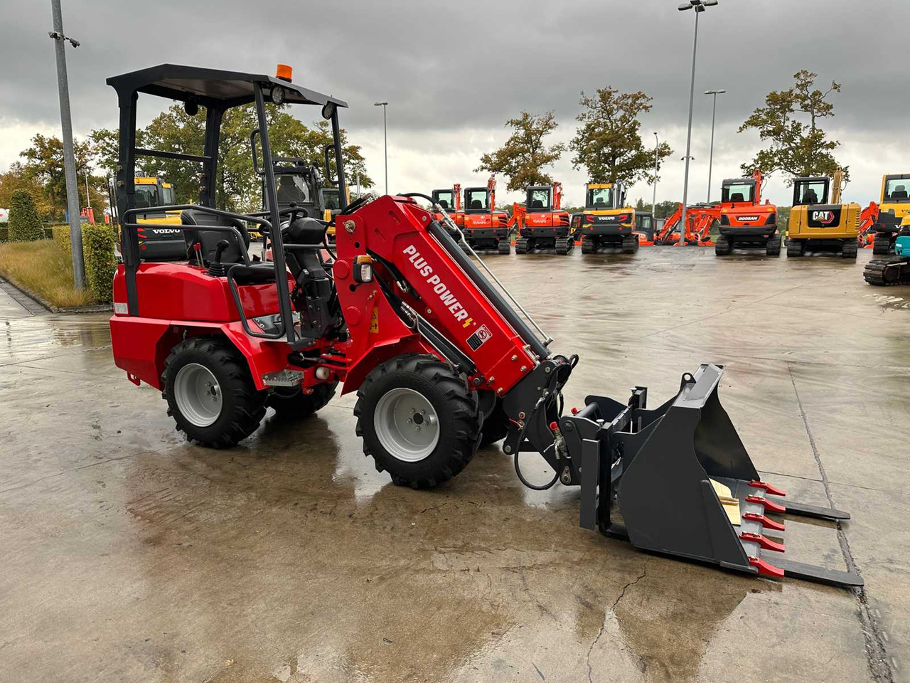 PLUS POWER- 2025 - HQ180T - SKID STEER LOADER - Skridstyret minilæsser på bånd: billede 4 PLUS POWER- 2025 - HQ180T - SKID STEER LOADER - Skridstyret minilæsser på bånd: billede 4