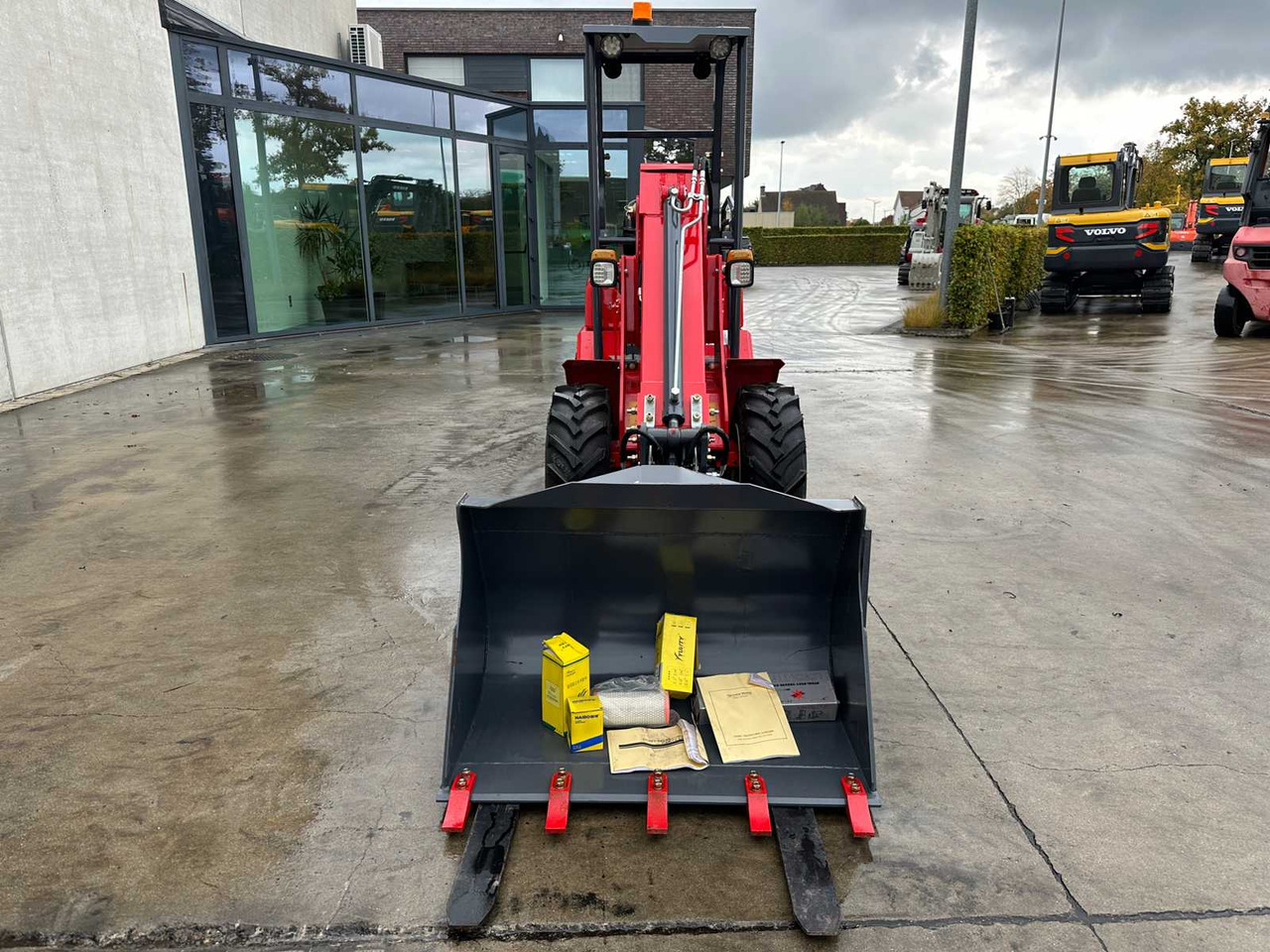 PLUS POWER- 2025 - HQ180T - SKID STEER LOADER - Skridstyret minilæsser på bånd: billede 3 PLUS POWER- 2025 - HQ180T - SKID STEER LOADER - Skridstyret minilæsser på bånd: billede 3