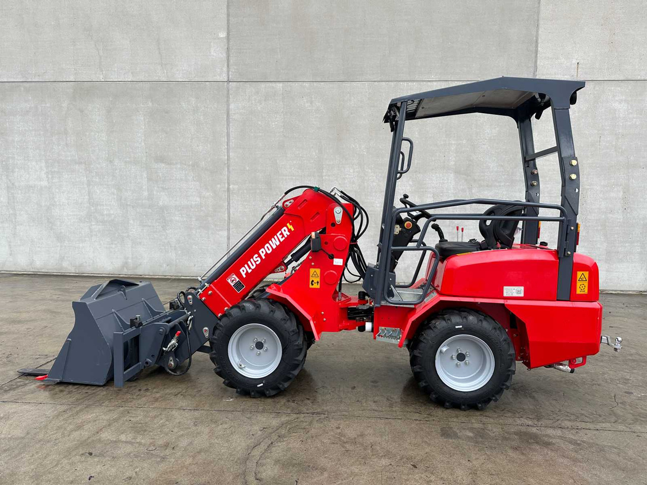 PLUS POWER- 2025 - HQ180T - SKID STEER LOADER - Skridstyret minilæsser på bånd: billede 1 PLUS POWER- 2025 - HQ180T - SKID STEER LOADER - Skridstyret minilæsser på bånd: billede 1