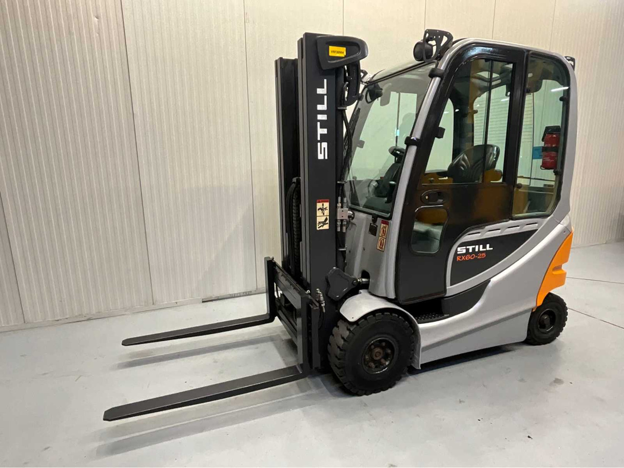STILL - RX60-25 - FORKLIFT TRIPLEX - SITESHIFT - FREELIFT - BATTERY FROM 2021 - CLOSED CABIN - AIR CONDITIONING - Gaffeltruck: billede 1 STILL - RX60-25 - FORKLIFT TRIPLEX - SITESHIFT - FREELIFT - BATTERY FROM 2021 - CLOSED CABIN - AIR CONDITIONING - Gaffeltruck: billede 1