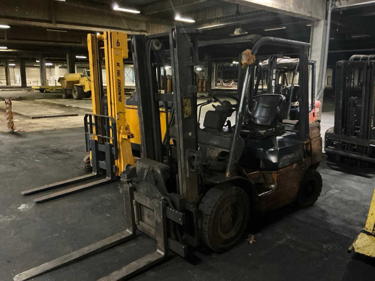 TOYOTA GENEO 25 FORKLIFT WITH ROTATING CARRIAGE - Gaffeltruck: billede 1 TOYOTA GENEO 25 FORKLIFT WITH ROTATING CARRIAGE - Gaffeltruck: billede 1