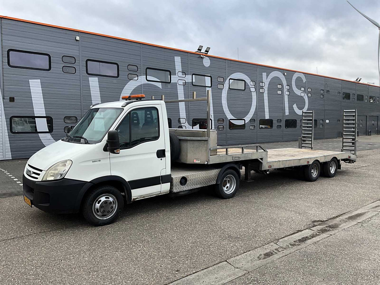 2006 IVECO DAILY 35C18 WITH VELDHUIZEN SEMI-TRAILER BE COMBINATION - Varebil: billede 1 2006 IVECO DAILY 35C18 WITH VELDHUIZEN SEMI-TRAILER BE COMBINATION - Varebil: billede 1