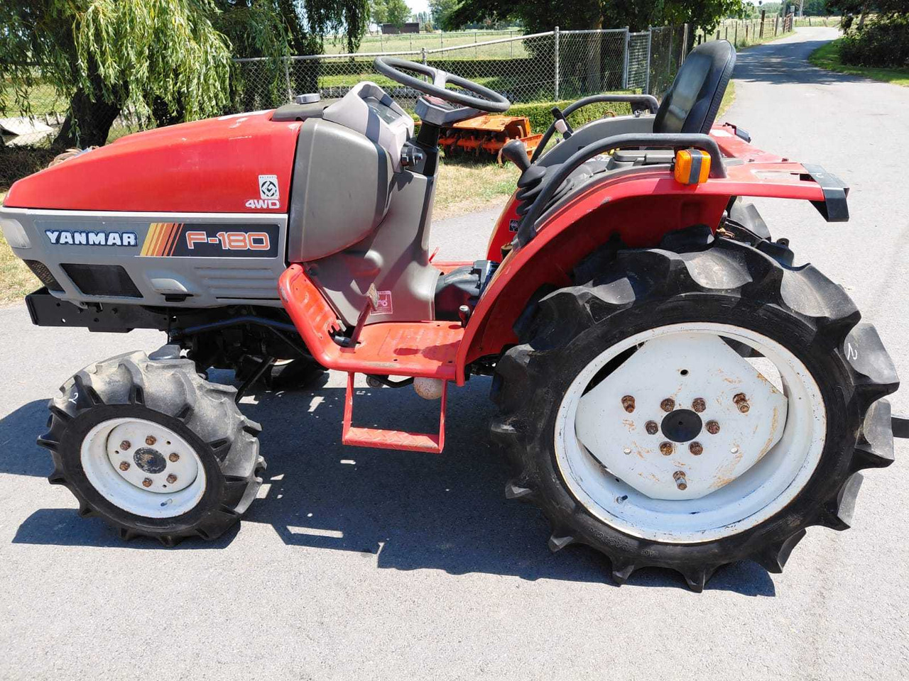 Yanmar F180 - Minitraktor: billede 1 Yanmar F180 - Minitraktor: billede 1