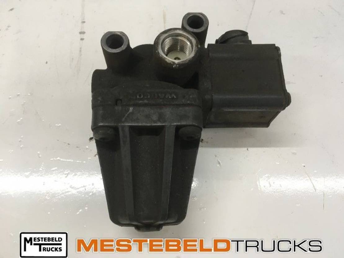 Mercedes-Benz Overdrukventiel Adblue - Udstødningssystem for Lastbil: billede 1 Mercedes-Benz Overdrukventiel Adblue - Udstødningssystem for Lastbil: billede 1