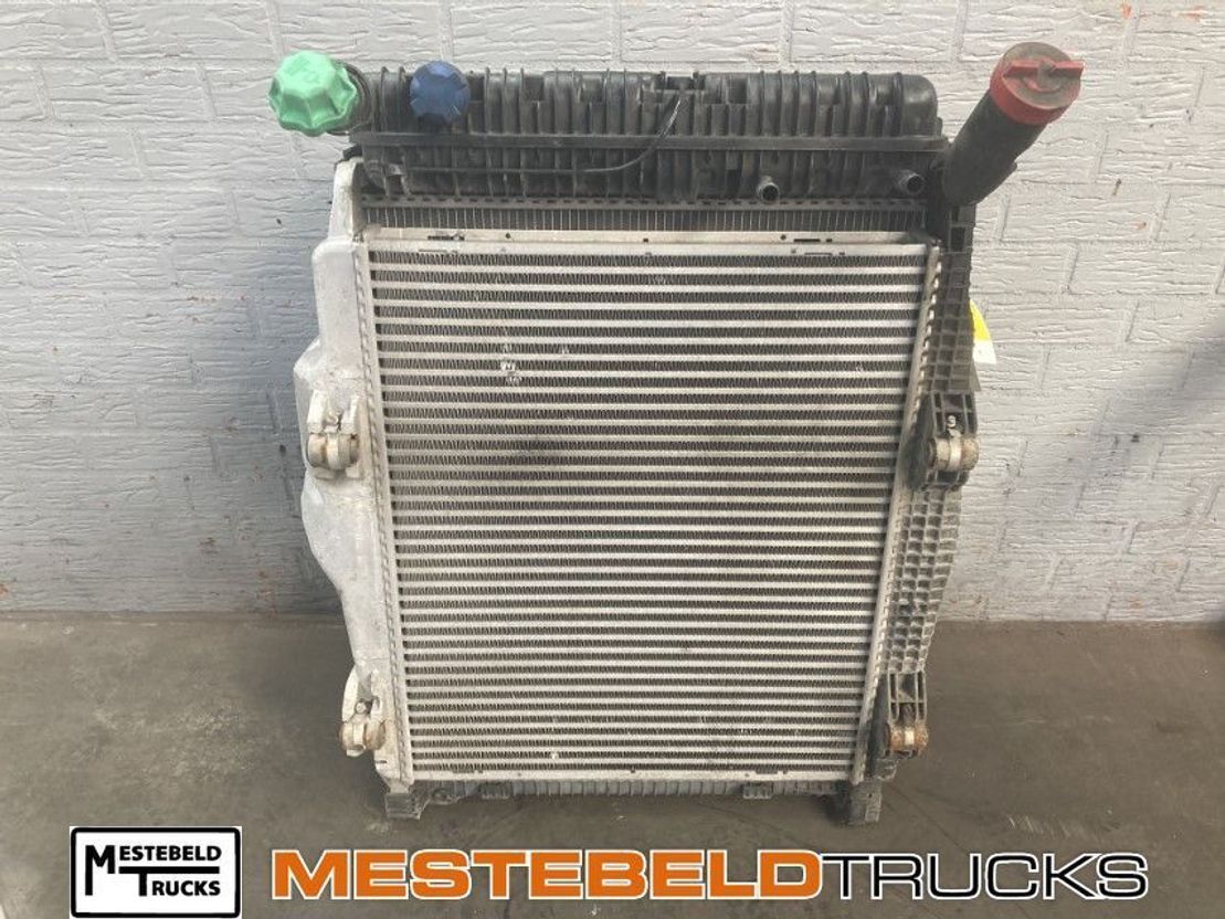 Mercedes-Benz Radiateur met intercooler - Køler for Lastbil: billede 2 Mercedes-Benz Radiateur met intercooler - Køler for Lastbil: billede 2
