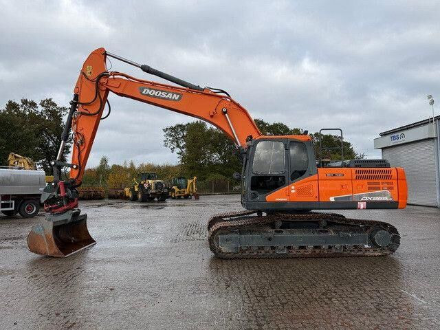 Doosan DX 255 LC-5, Rototilt,Div. Löffel,Greifer+Hammer - Bæltegravemaskine: billede 2 Doosan DX 255 LC-5, Rototilt,Div. Löffel,Greifer+Hammer - Bæltegravemaskine: billede 2