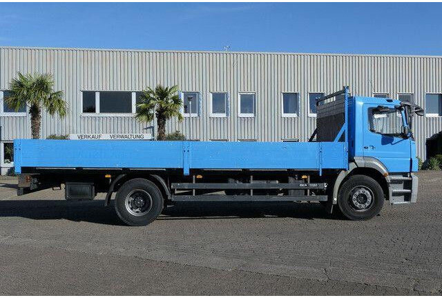Mercedes-Benz 1824 L Axor 4x2, 3. Sitz, AHK, Gerüstbau, Klima - Lastbil med lad: billede 4 Mercedes-Benz 1824 L Axor 4x2, 3. Sitz, AHK, Gerüstbau, Klima - Lastbil med lad: billede 4