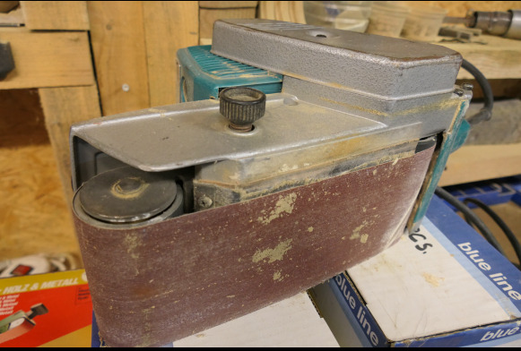 Ponceuse à bande Makita 9402 - Træbearbejdningsmaskine: billede 4 Ponceuse à bande Makita 9402 - Træbearbejdningsmaskine: billede 4