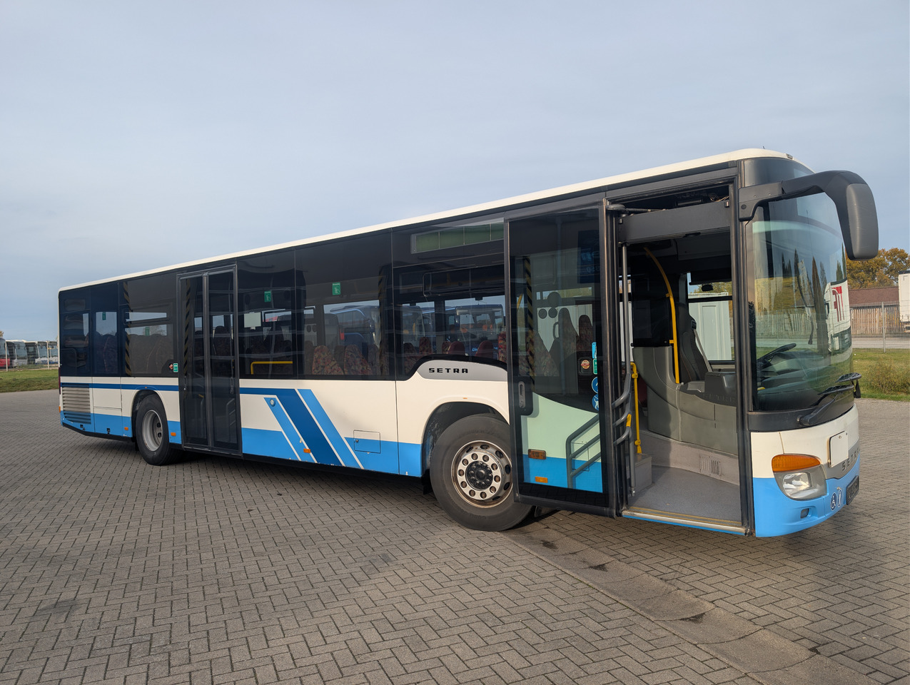 SETRA S 415 NF (Niederflur-Linienbus, Klasse II) - Bybus: billede 1 SETRA S 415 NF (Niederflur-Linienbus, Klasse II) - Bybus: billede 1