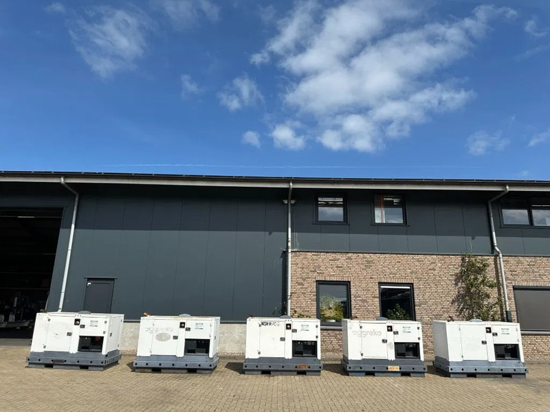 Strømgenerator Iveco FPT F32 AM1A Leroy Somer 32 kVA Silent generatorset 408 hours !: billede 11