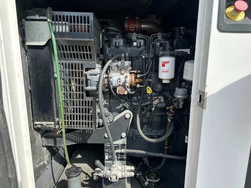 Iveco FPT F32 AM1A Leroy Somer 32 kVA Silent generatorset 408 hours ! - Strømgenerator: billede 4 Iveco FPT F32 AM1A Leroy Somer 32 kVA Silent generatorset 408 hours ! - Strømgenerator: billede 4