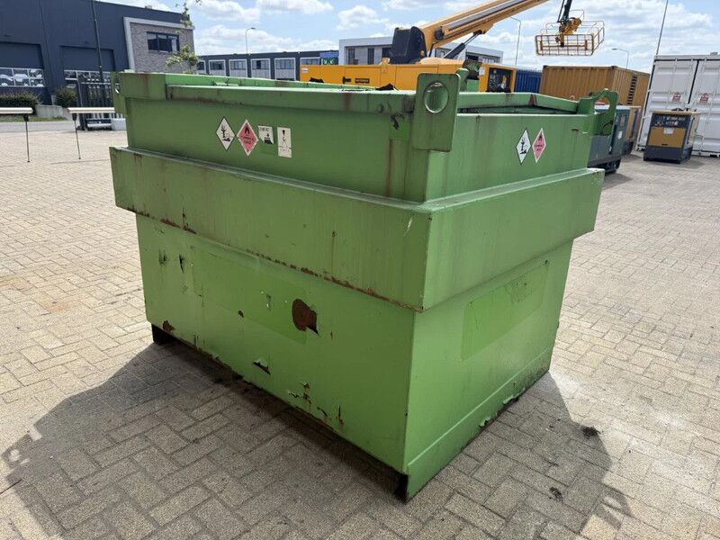 Kiwa IBC Steenbergen IBC Dieseltank 2000 liter met handpomp Milieutank Fuel Tank - Skibscontainer: billede 3 Kiwa IBC Steenbergen IBC Dieseltank 2000 liter met handpomp Milieutank Fuel Tank - Skibscontainer: billede 3