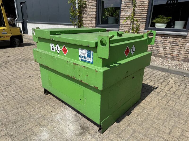 Kiwa IBC Steenbergen IBC Dieseltank 750 liter Milieutank met handpomp - Skibscontainer: billede 1 Kiwa IBC Steenbergen IBC Dieseltank 750 liter Milieutank met handpomp - Skibscontainer: billede 1