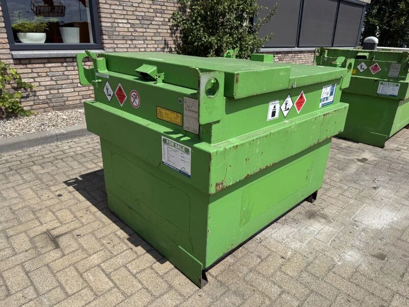 Kiwa IBC Steenbergen IBC Dieseltank 750 liter Milieutank met handpomp - Skibscontainer: billede 3 Kiwa IBC Steenbergen IBC Dieseltank 750 liter Milieutank met handpomp - Skibscontainer: billede 3
