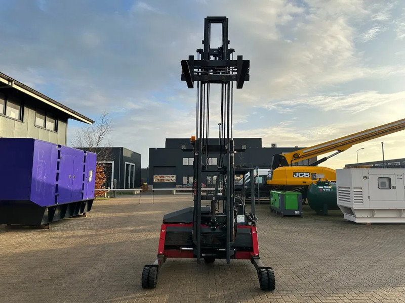 Moffett M4 20.1 Kubota Diesel Kooiaap 2 ton Sideshift Positioner Meeneemheftruck - Medbringertruck: billede 4 Moffett M4 20.1 Kubota Diesel Kooiaap 2 ton Sideshift Positioner Meeneemheftruck - Medbringertruck: billede 4